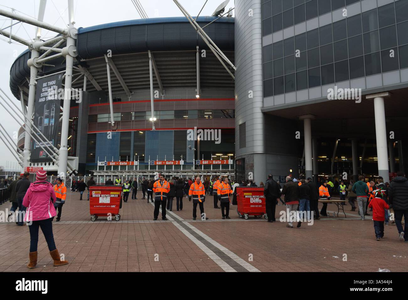 Sicherheitsfahrkartenschalter im Cardiff Millennium Stadion beim Welsh International Rugby Match Sportveranstaltung Wales UK Stockfoto