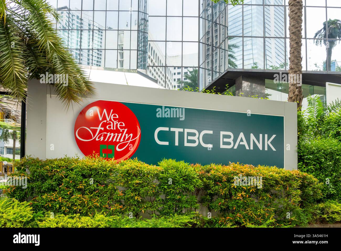 Jakarta, Indonesien - 22. Januar 2025: Sitz der PT Bank CTBC Indonesia (Bank CTBC Indonesia) in Jakarta, Indonesien. Stockfoto