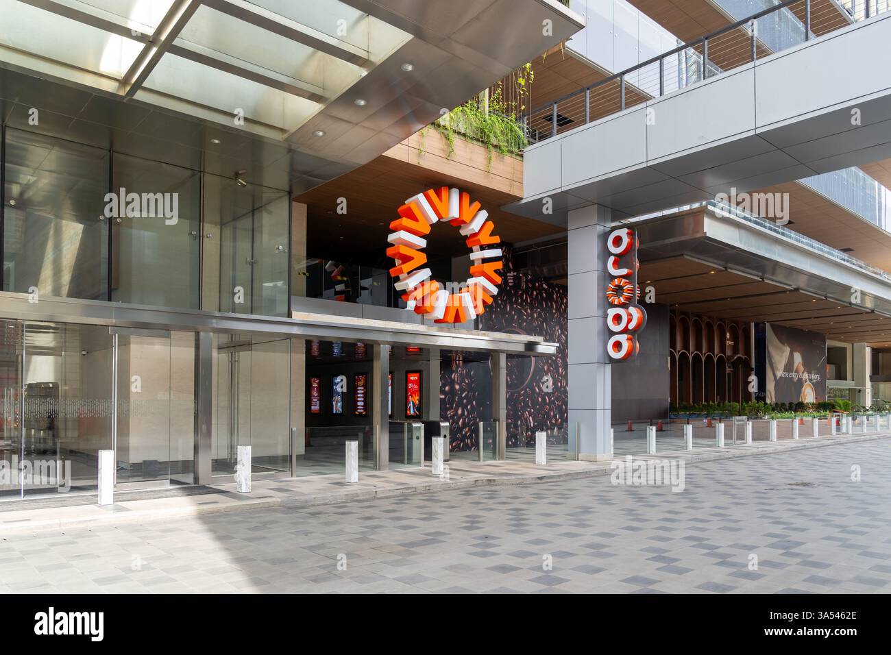 Jakarta, Indonesien, 26. Januar 2025: Die Eingänge zur Agora Mall in Thamrin Nine in Jakarta, Indonesien. Stockfoto