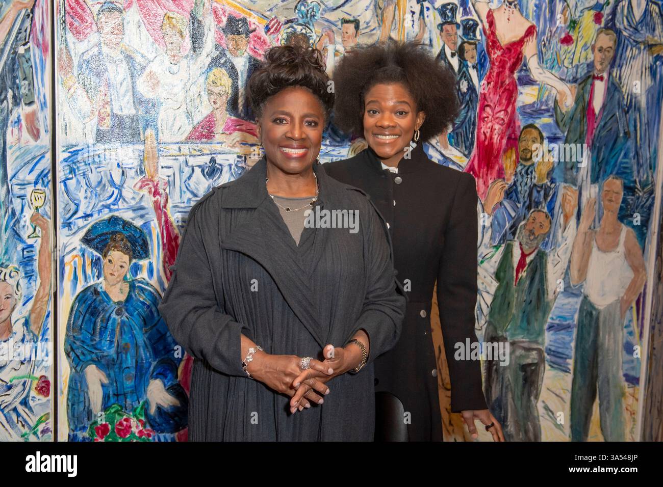 New York, Usa. März 2025. (L-R) LaTanya Richardson Jackson und ihre Tochter Zoe Jackson nehmen an der Karikaturfeier von LaTanya Richardson Jackson im Sardi's in New York City Teil. (Foto: Ron Adar/SOPA Images/SIPA USA) Credit: SIPA USA/Alamy Live News Stockfoto