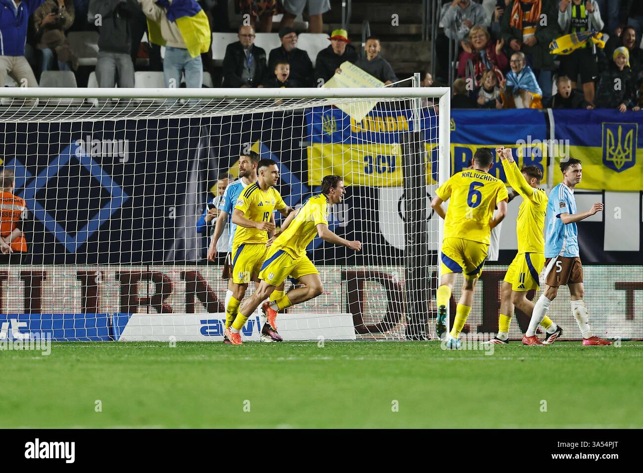 Murcia, Spanien. März 2025. Illia Zabarnyi (UKR) Fußball/Fußball : Illia Zabarnyi feiert nach seinem Tor in den Play-offs der UEFA Nations League 3-1 Belgien im Estadio Enrique Roca de Murcia in Murcia, Spanien . Quelle: Mutsu Kawamori/AFLO/Alamy Live News Stockfoto