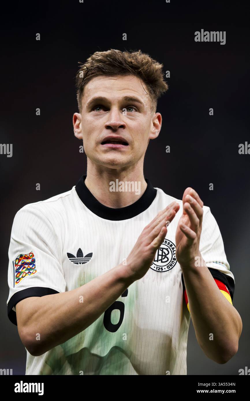 Mailand, Italien. 20. März 2025. Joshua Kimmich aus Deutschland gibt am Ende des Viertelfinales der UEFA Nations League Gesten. Quelle: Nicolò Campo/Alamy Live News Stockfoto