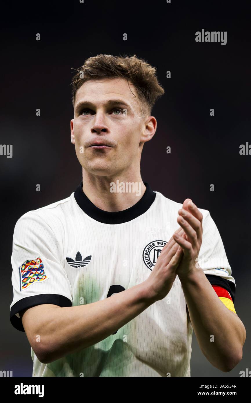 Mailand, Italien. 20. März 2025. Joshua Kimmich aus Deutschland gibt am Ende des Viertelfinales der UEFA Nations League Gesten. Quelle: Nicolò Campo/Alamy Live News Stockfoto