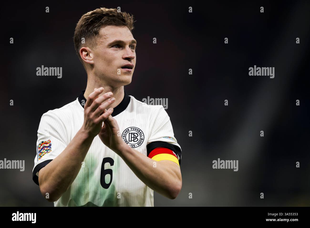 Mailand, Italien. 20. März 2025. Joshua Kimmich aus Deutschland gibt am Ende des Viertelfinales der UEFA Nations League Gesten. Quelle: Nicolò Campo/Alamy Live News Stockfoto