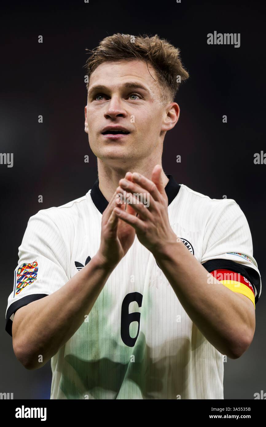 Mailand, Italien. 20. März 2025. Joshua Kimmich aus Deutschland gibt am Ende des Viertelfinales der UEFA Nations League Gesten. Quelle: Nicolò Campo/Alamy Live News Stockfoto