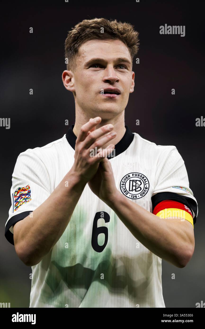 Mailand, Italien. 20. März 2025. Joshua Kimmich aus Deutschland gibt am Ende des Viertelfinales der UEFA Nations League Gesten. Quelle: Nicolò Campo/Alamy Live News Stockfoto