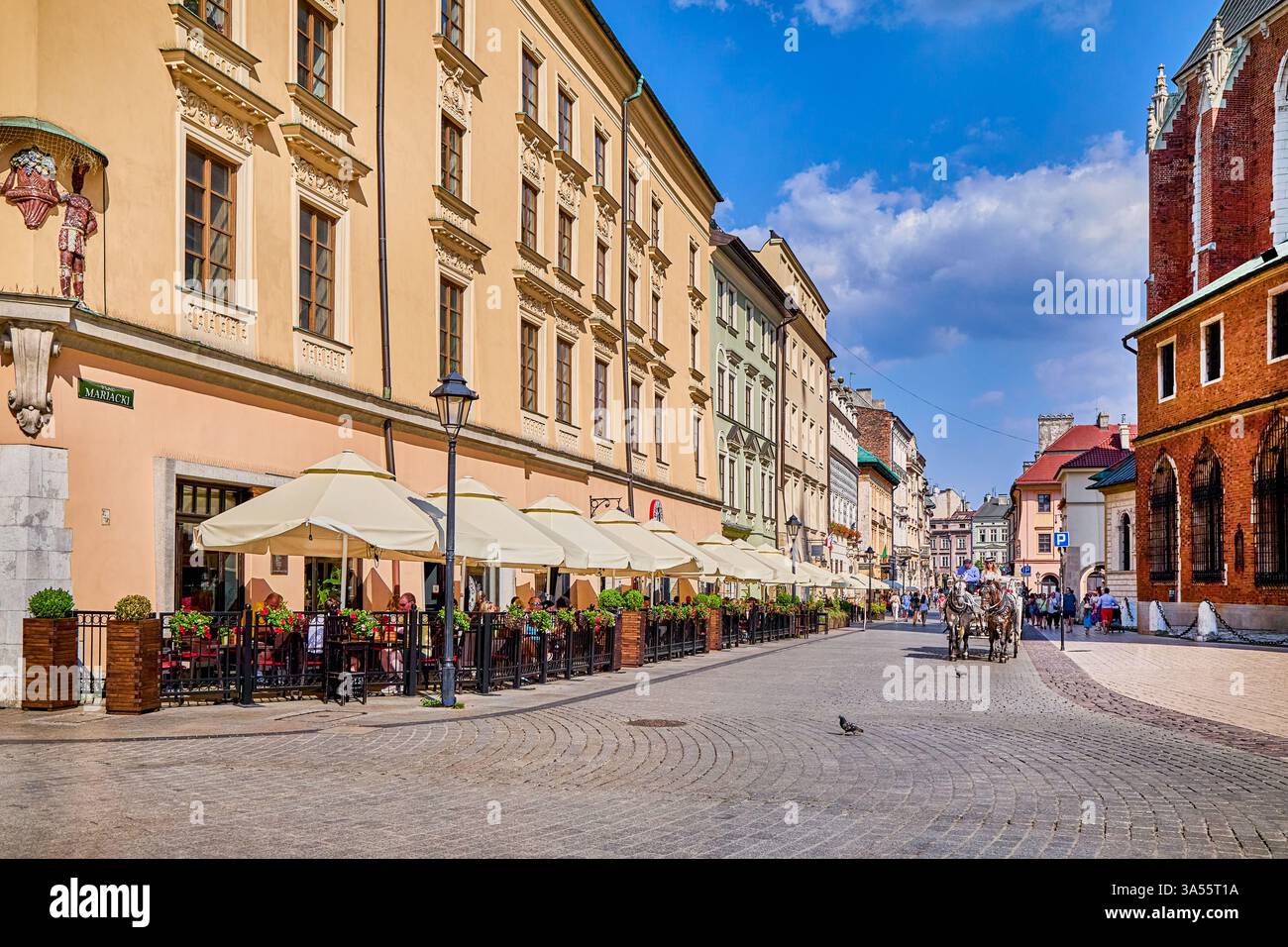 Vor der Straße Cafés und Restaurants in den Straßen am Altstadtplatz in der Stadt Krakau, Polen, Europa Stockfoto