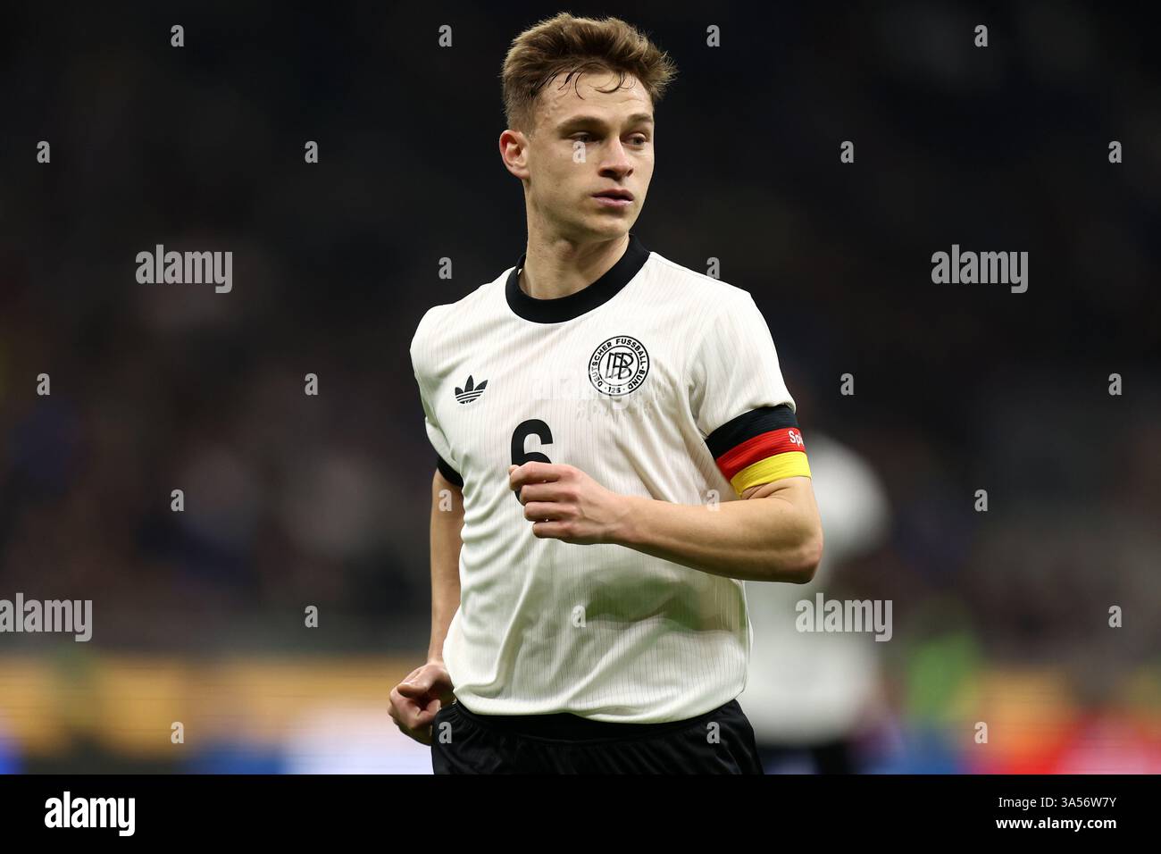 Mailand, Italien. März 2025. Joshua Kimmich (Deutschland) spielt am 20. März 2025 im Stadio San Siro im Viertelfinale der UEFA Nations League in Mailand mit. Quelle: Marco Canoniero/Alamy Live News Stockfoto