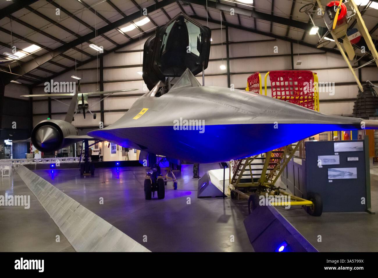 Riverside, Kalifornien, USA - 06-05-2019: Blick auf das vordere Ende der SR-71A Blackbird, gesehen im March Field Air Museum. Stockfoto