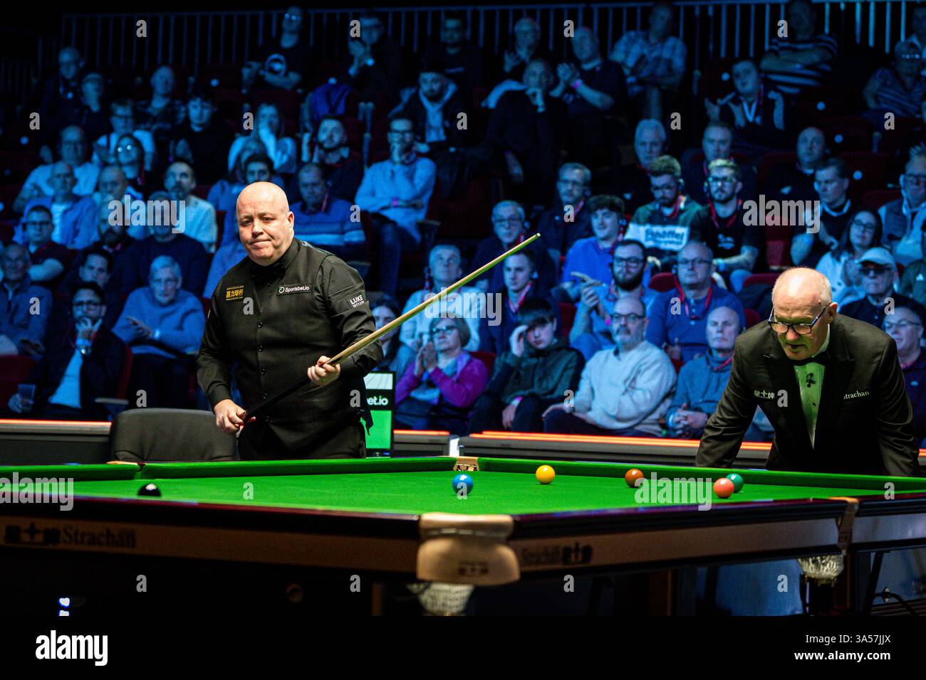21. März 2025; Telford International Centre, Telford, England: 2025 die Players Championship, Tag 5; John Higgins in Aktion am Tisch gegen Xiao Guodong im Viertelfinale Stockfoto
