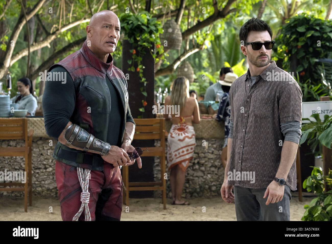 Red One ist eine US-amerikanische Action-Komödie aus dem Jahr 2024 von Jake Kasdan, die von Chris Morgan geschrieben wurde und die aus einer Originalgeschichte von Hiram Garcia stammt. Die Hauptrollen sind Dwayne Johnson, Chris Evans, Lucy Liu, J. K. Simmons, Kiernan Shipka, Bonnie Hunt, Nick Kroll, Kristofer Hivju und Wesley Kimmel. Stockfoto