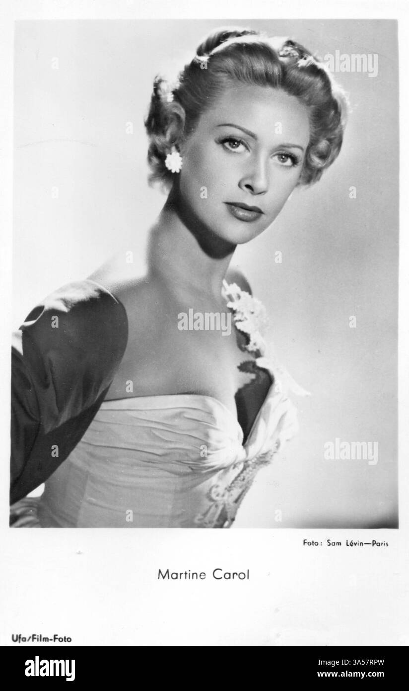 Eine antike Postkarte mit der französischen Theater- und Filmschauspielerin Martine Carol, veröffentlicht um die 1950er Jahre in Deutschland NUR REDAKTIONELLE VERWENDUNG Stockfoto