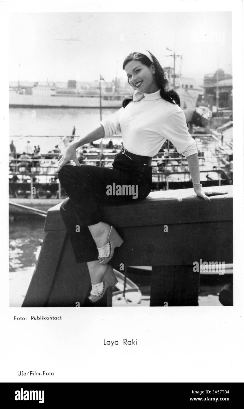 Eine antike Postkarte mit der deutschen Tänzerin und Filmschauspielerin Laya Raki, veröffentlicht um die 1950er Jahre in Deutschland Sie wurde auch ein internationaler Star Throu Stockfoto