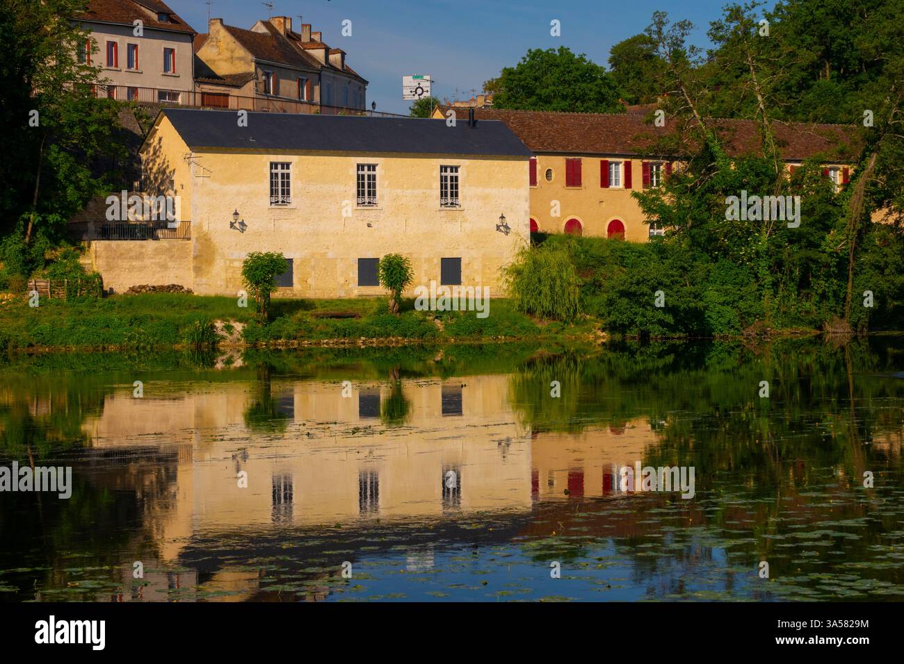 Frankreich, Indre (36), Le Blanc, Fluss La Creuse, alte Villen Stockfoto