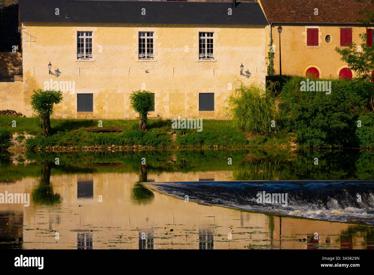 Frankreich, Indre (36), Le Blanc, Fluss La Creuse, alte Villen Stockfoto