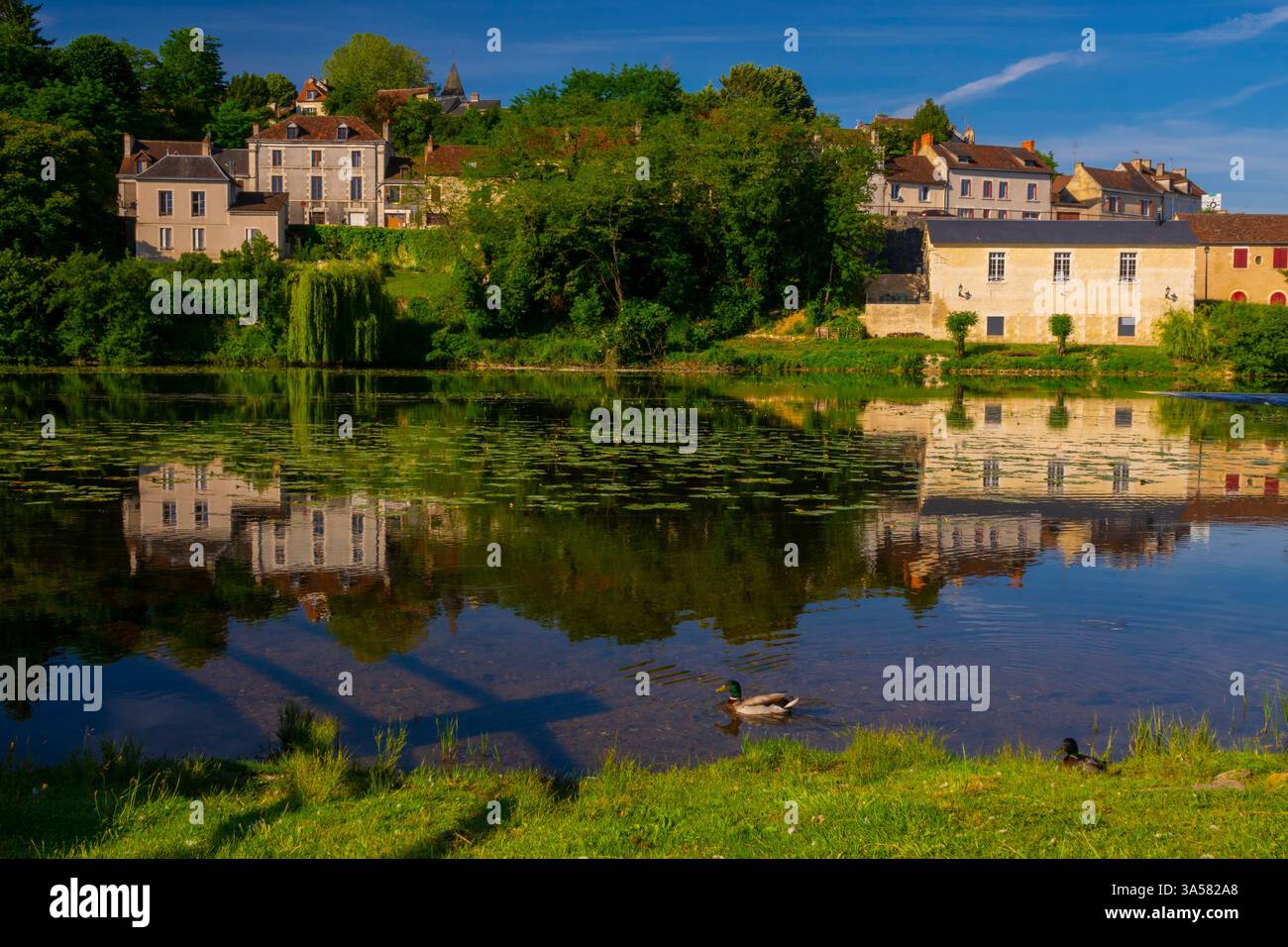 Frankreich, Indre (36), Le Blanc, La Creuse und alte Villen am Fluss Stockfoto