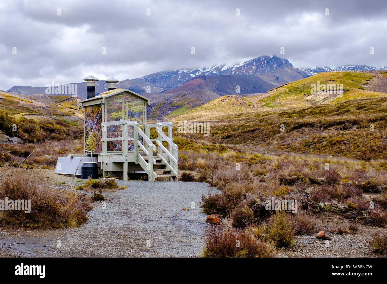 Taranaki Falls Track, Tama Lakes Track und Tongariro Northern Circuit Trail öffentliche Toilette, Waschraum, Badezimmer, Outthouse, Tongariro National Park, NZ Stockfoto