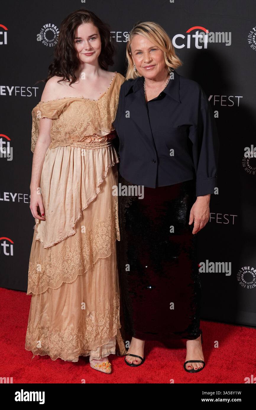 Harlow Olivia Calliope Jane, left, and Patricia Arquette arrive at a screening of "Severance" during PaleyFest, on Friday, March 21, 2025, at the Dolby Theatre in Los Angeles. (AP Photo/Chris Pizzello) Stockfoto
