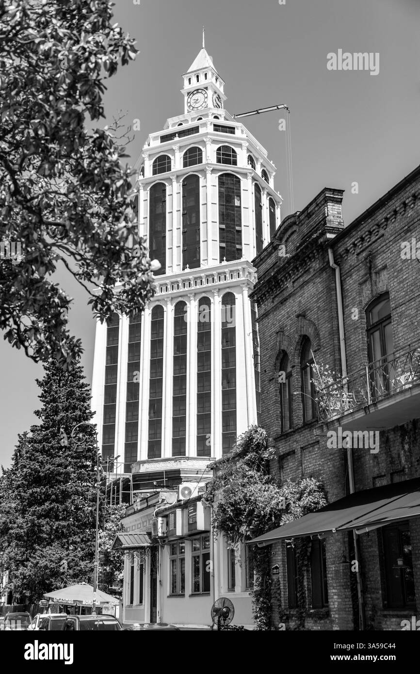 Batumi, Georgia - 14. JUNI 2024: Außenansicht des Sheraton Hotel an der Rustaveli Avenue in Batumi, Adjara, Georgia. Stockfoto