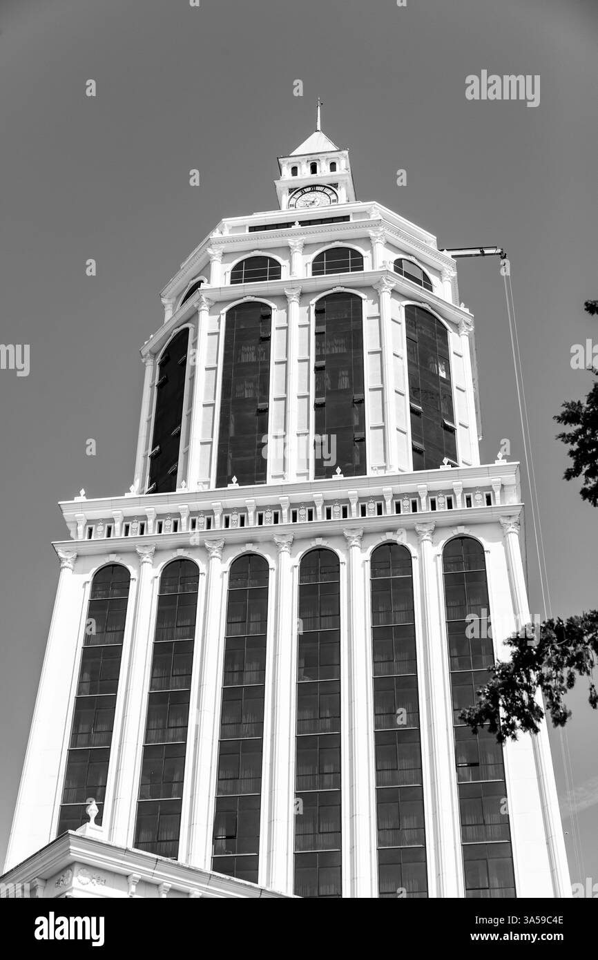 Batumi, Georgia - 14. JUNI 2024: Außenansicht des Sheraton Hotel an der Rustaveli Avenue in Batumi, Adjara, Georgia. Stockfoto