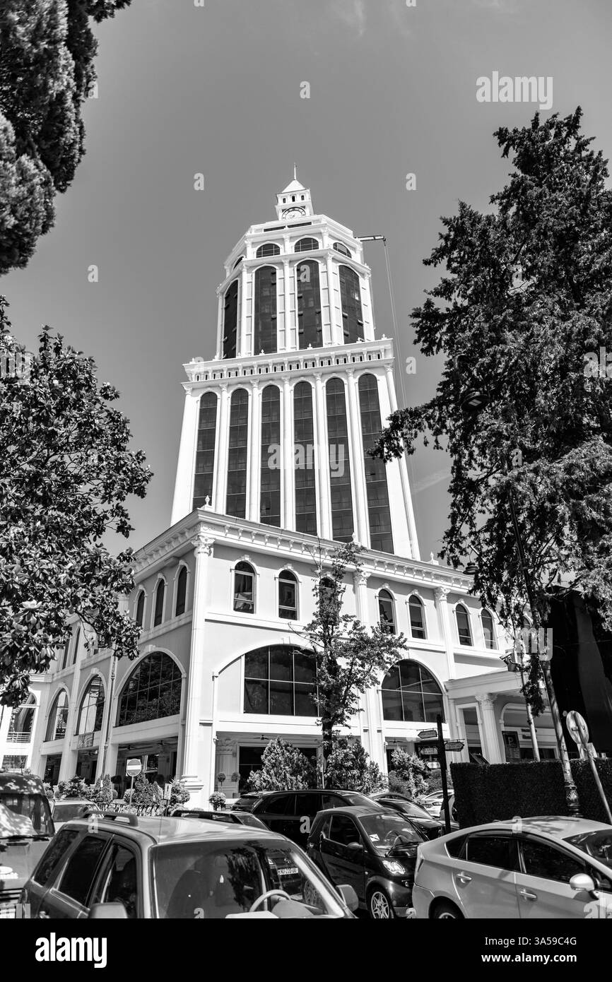 Batumi, Georgia - 14. JUNI 2024: Außenansicht des Sheraton Hotel an der Rustaveli Avenue in Batumi, Adjara, Georgia. Stockfoto