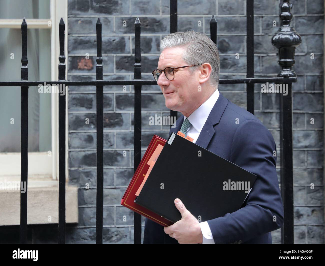 London, Großbritannien, 19. März 2025, der britische Premierminister Sir Keir Starmer verlässt die Downing Street 10, um an den wöchentlichen Fragen des Premierministers der PMQ im Parlament teilzunehmen. Stockfoto London, Großbritannien, 19. März 2025, der britische Premierminister Sir Keir Starmer verlässt die Downing Street 10, um an den wöchentlichen Fragen des Premierministers der PMQ im Parlament teilzunehmen. Stockfoto