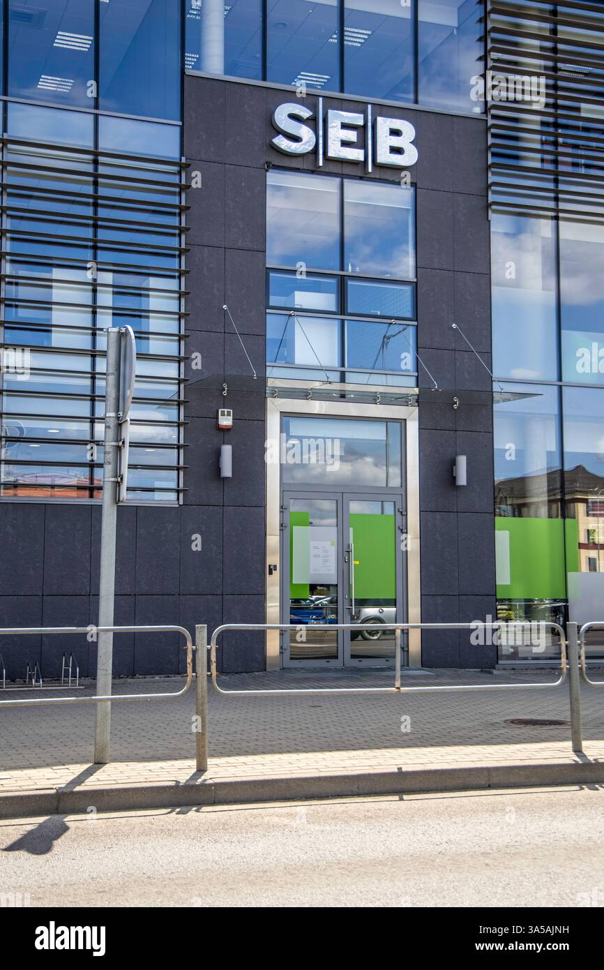 Zarasai, Litauen – 15. Juli 2023: SEB-Banklogo auf dem Hauptsitz der SEB-Bank. Stockfoto