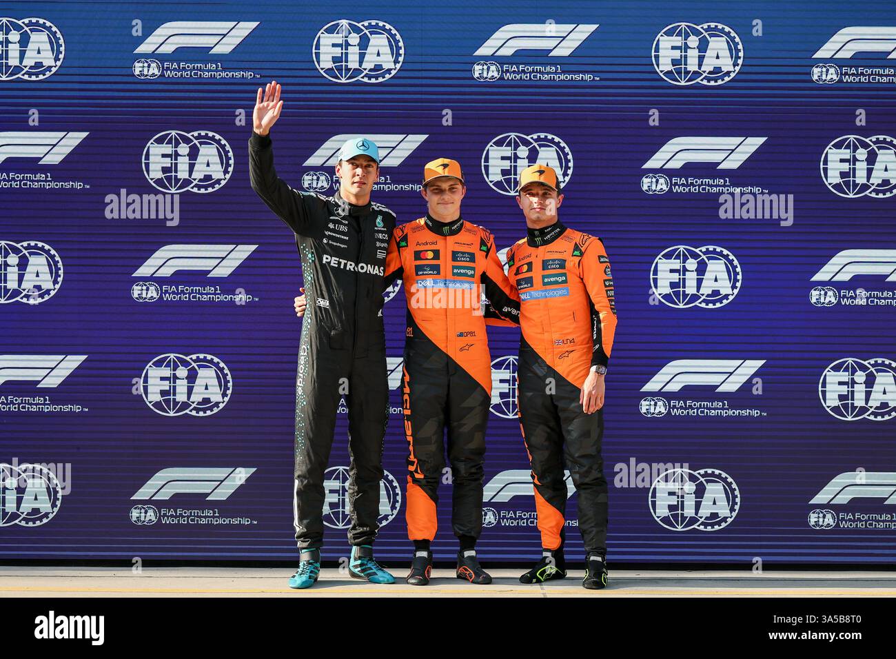 SHANGHAI, CHINA- 22. MÄRZ: Foto der Top 3 Qualifying (L zu R George Russel, Oscar Piastri, Lando Norris) während des Qualifyings vor dem F1 Grand Prix von CHINA auf dem Shanghai International Circuit am 22. März 2025 in Shanghai, China. (Foto: Qian Jun/Paddocker) Stockfoto