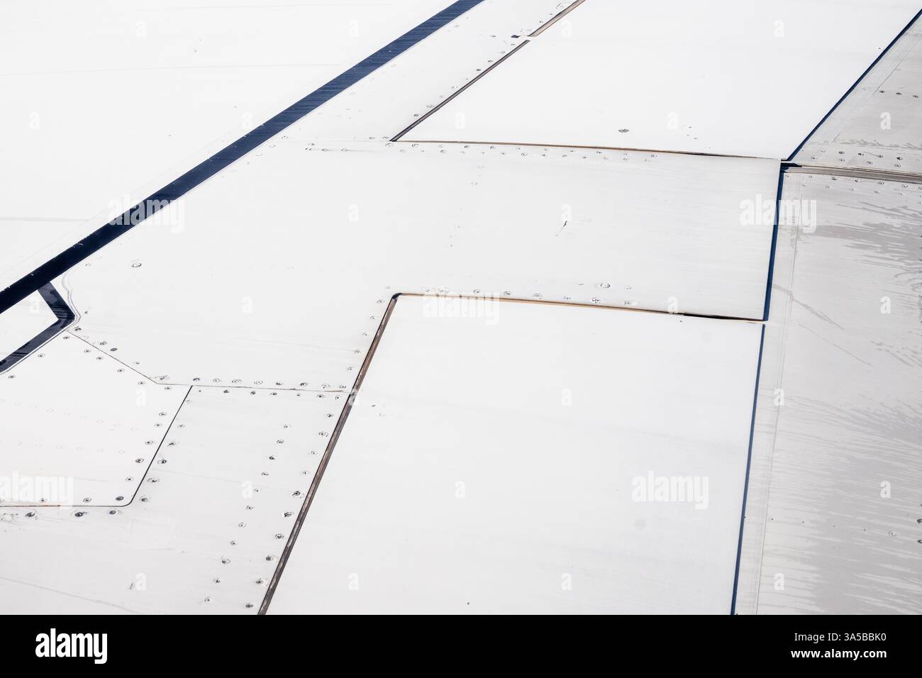 Nahansicht einer Flugzeugflügelfläche Stockfoto