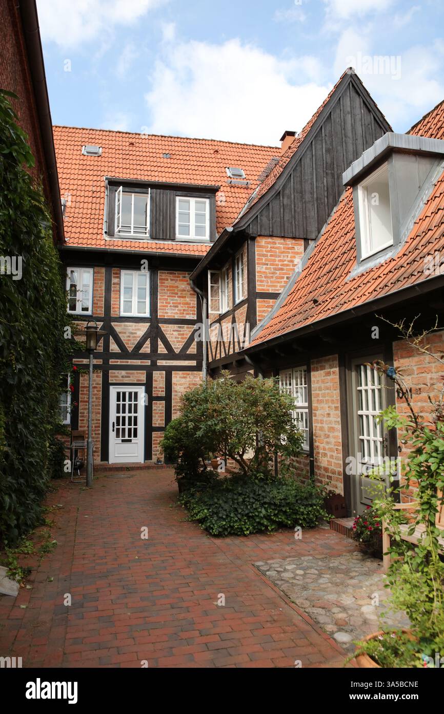 Altstadtgebäude in der historischen Stadt Lübeck in Norddeutschland. Stockfoto