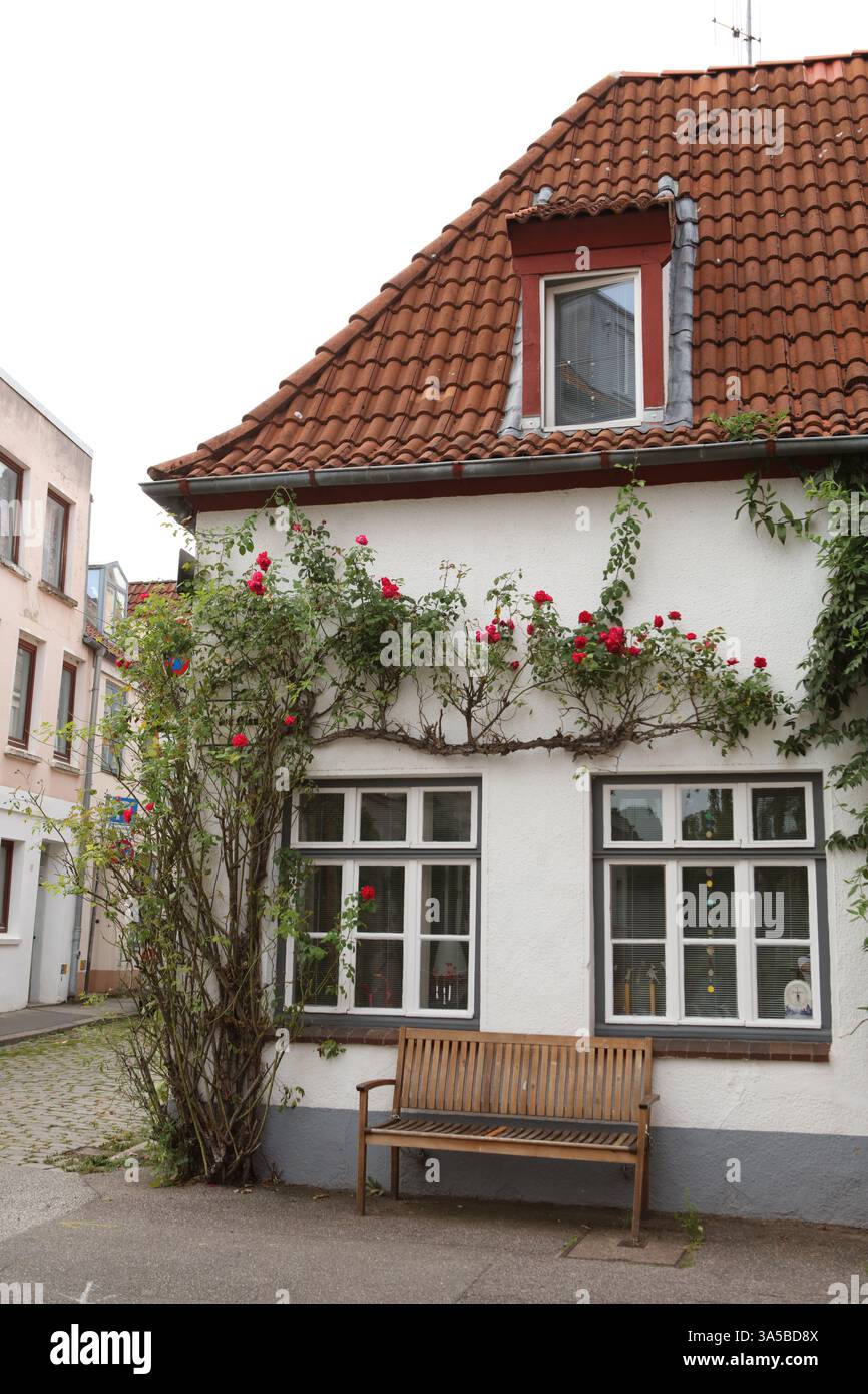 Altstadtgebäude in der historischen Stadt Lübeck in Norddeutschland. Stockfoto