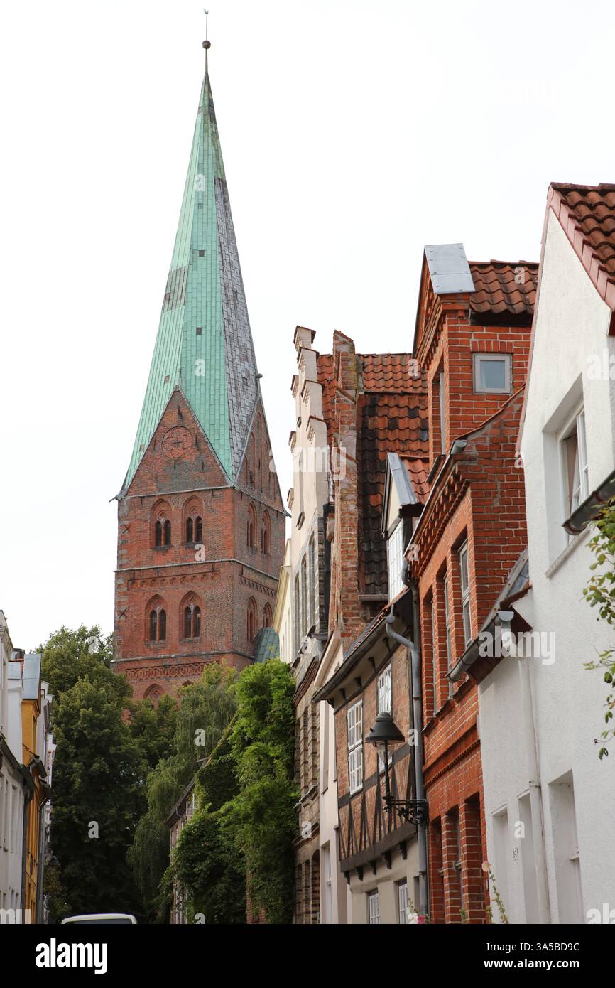 Altstadtgebäude in der historischen Stadt Lübeck in Norddeutschland. Stockfoto