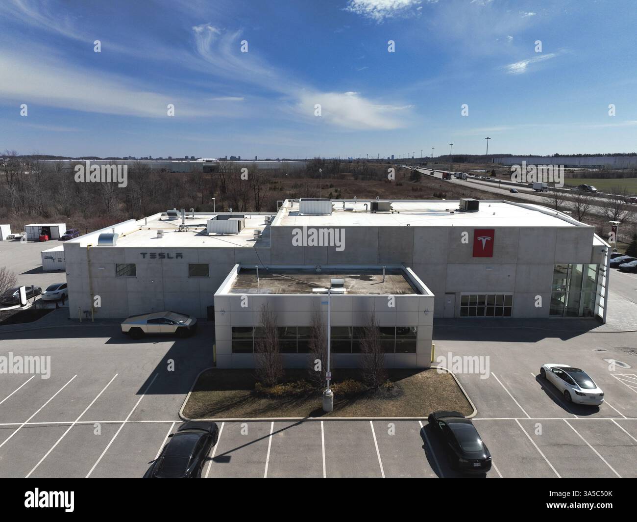 Tesla EV Service Center Händler in Brampton Ontario Kanada während des Zollkrieges Stockfoto