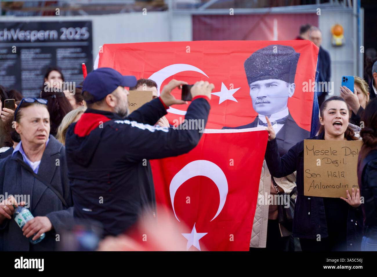 Frankfurt am Main, Deutschland. März 2025. Ein Protest des türkischen Volkshauses Frankfurt e.V., "Solidarität mit demokratischen Kräften in der Türkei Soli Stockfoto