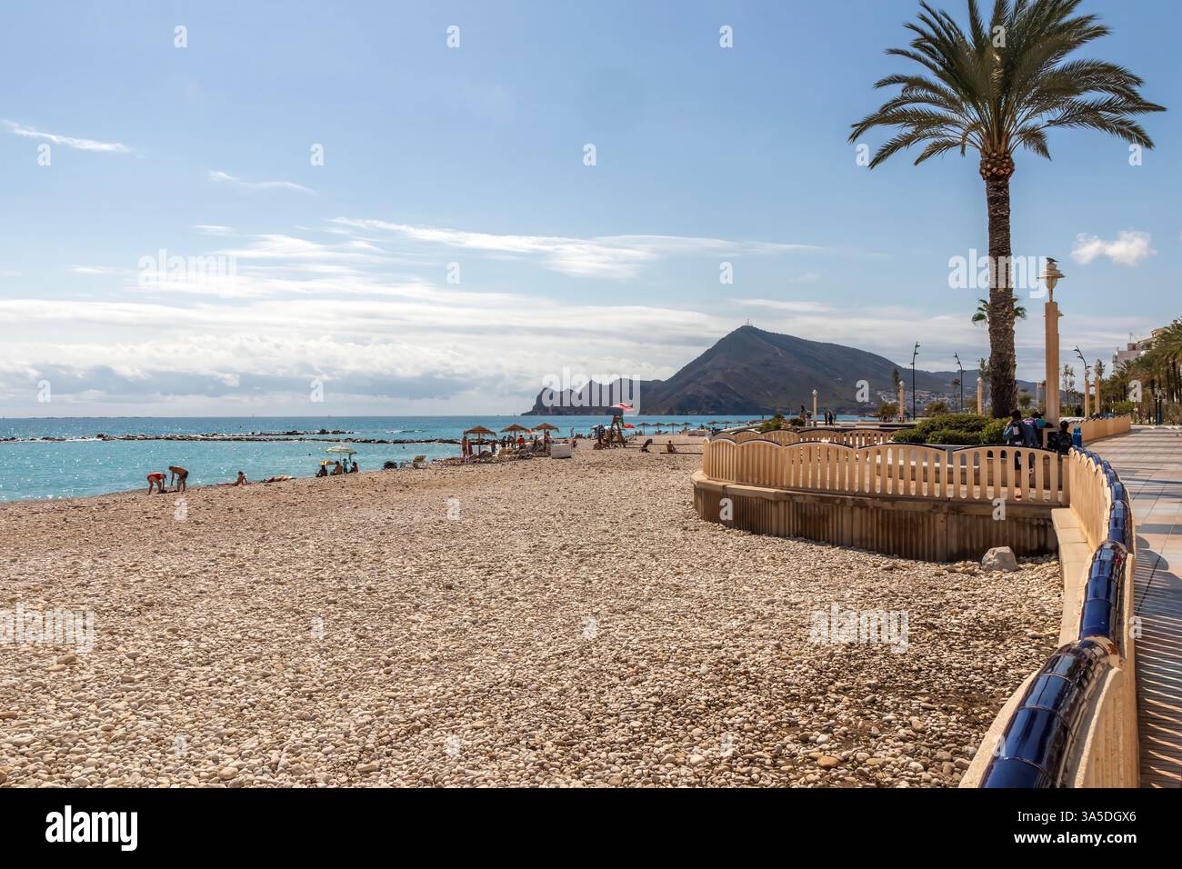 Kiesstrand in Altea, Costa Blanca, Spanien Stockfoto