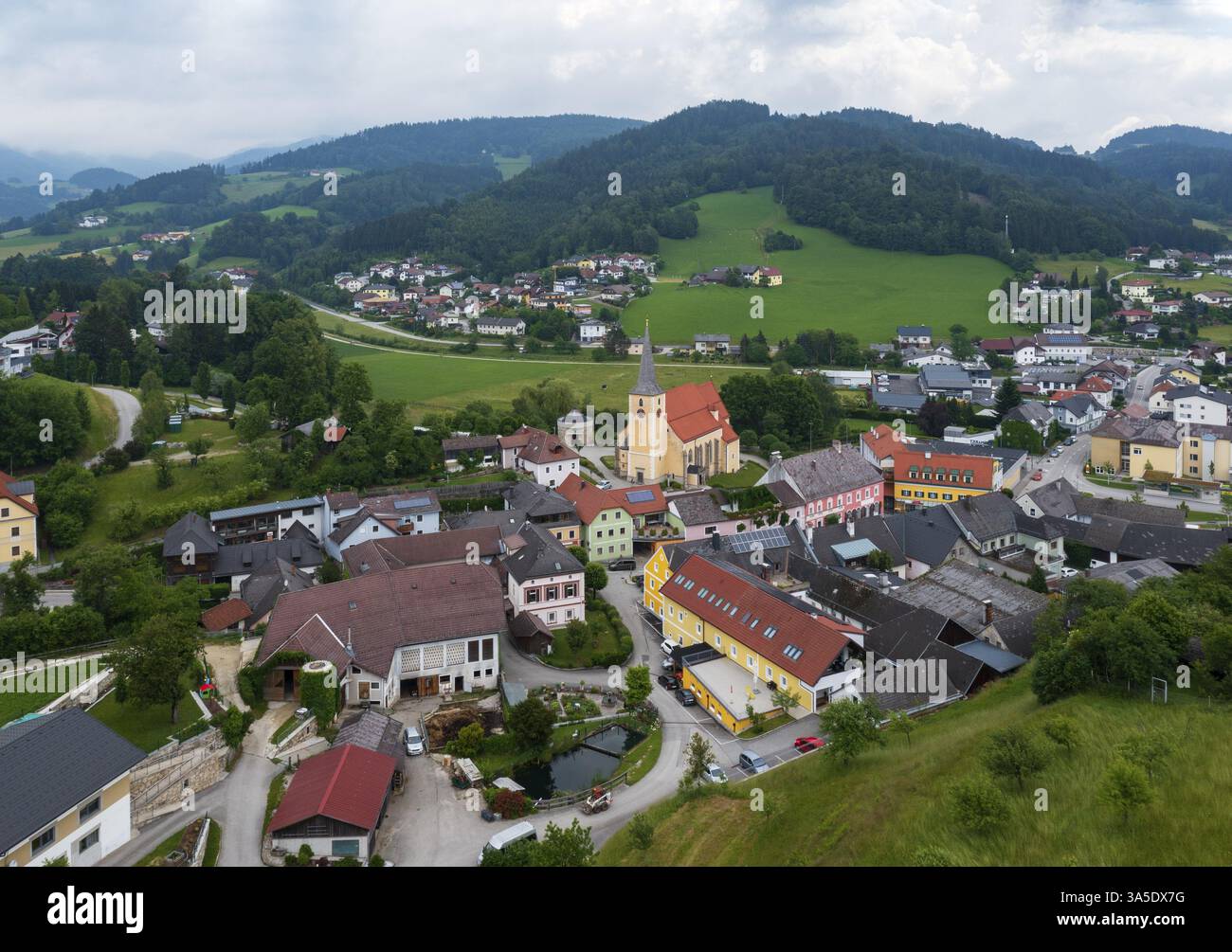 Drohnenbild, Blick auf das Dorf, Waldhausen im Strudengau, Mühlviertel, Oberösterreich, Österreich, Europa Stockfoto