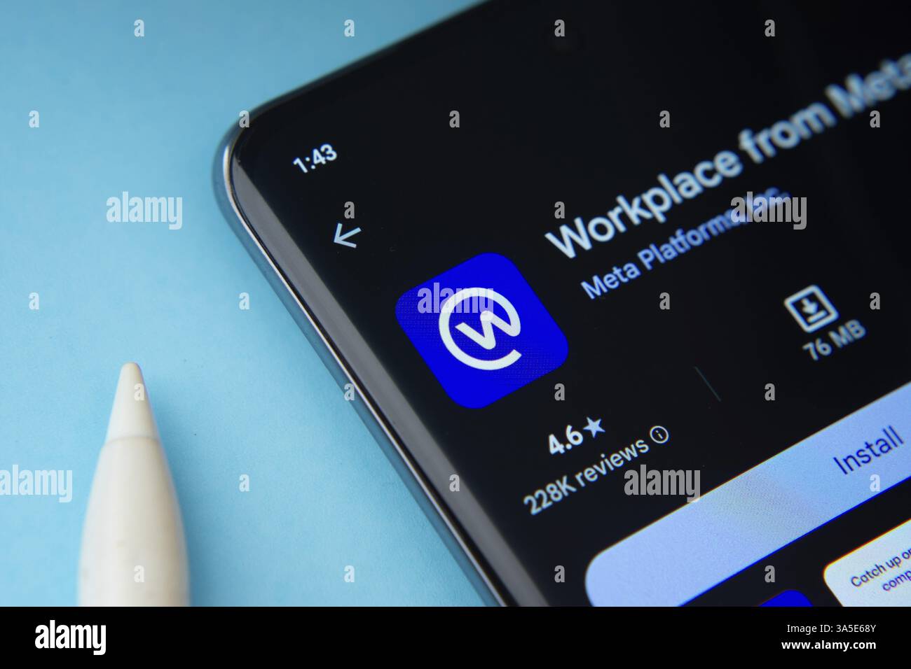 Der Arbeitsbereich aus der META-App von Google Playstore wird auf einem Smartphone-Bildschirm angezeigt Stockfoto