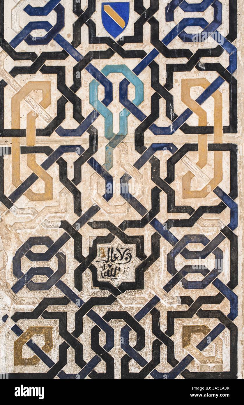 Islamische Ornamente an der Wand. Arabische Symbole Stockfoto