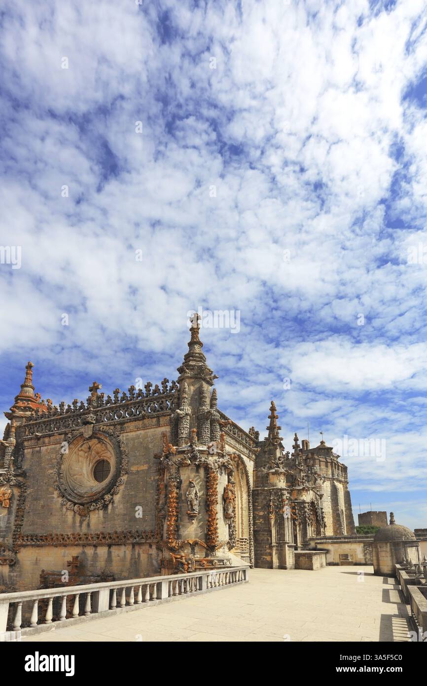 Wunderschön erhaltenes und restauriertes Denkmal mittelalterlicher Architektur. Palast der Tempelritter in Tomar. Portugal Stockfoto
