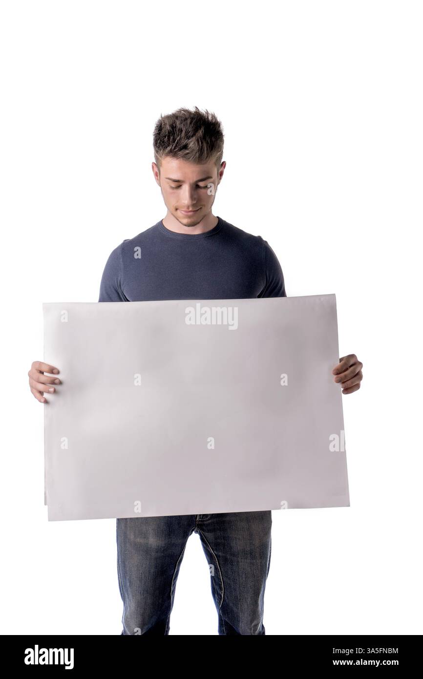 Attraktive junge Mann halten und zeigt leere, leere weiße Tafel, Zeichen oder Papier Blatt Stockfoto