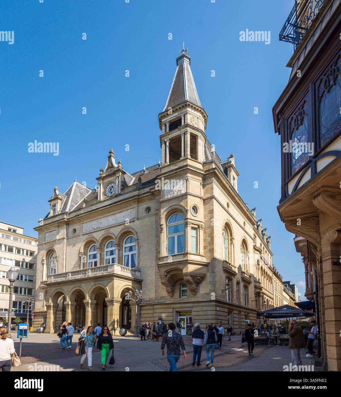 Neobarocke Fassade des Cercle Municipal Building am Place d'Armes in der Altstadt von Luxemburg. Stockfoto