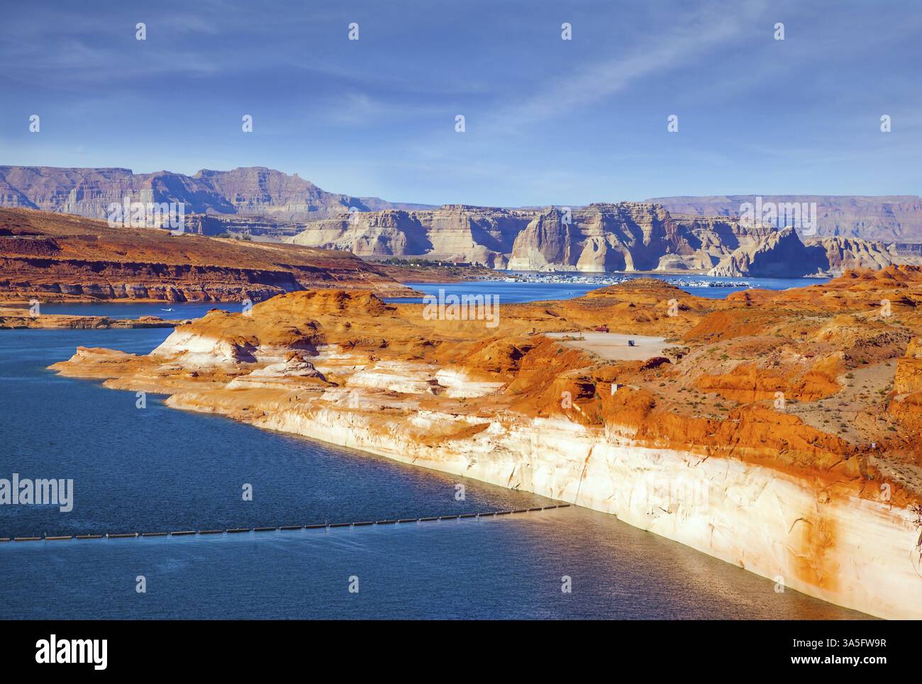 Die beste Reise im Leben. Der größte künstliche Stausee in den Vereinigten Staaten ist der Lake Powell. Glen Canyon Dam, Arizona, im Grand Canyon Go Stockfoto
