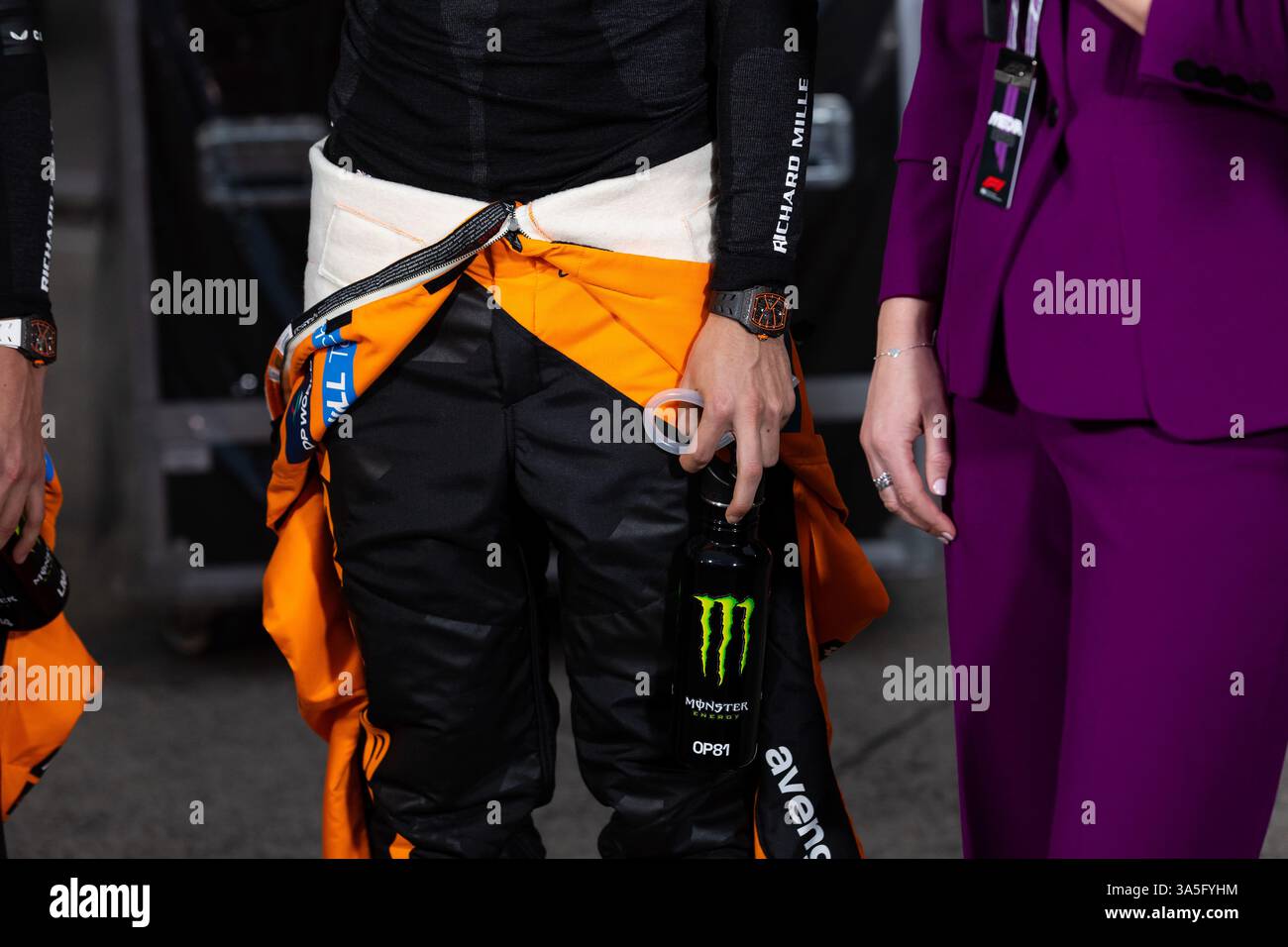 PIASTRI Oscar (aus), McLaren F1 Team MCL39, Porträt, Richard Mille Uhrendetail während des Formel 1 Heineken Chinese Grand Prix 2025, 2. Runde der FIA Formel 1 Weltmeisterschaft 2025 vom 21. Bis 23. März 2025 auf dem Shanghai International Circuit in Shanghai, China Stockfoto