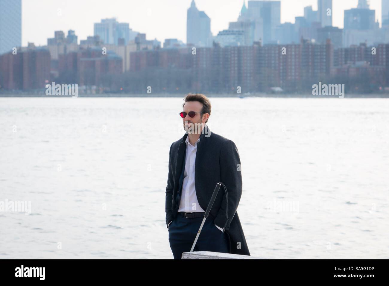 CHARLIE COX IN DAREDEVIL: BORNN AGAIN (2025), REGIE: MICHAEL CUESTA, JEFFREY NACHMANOFF, JUSTIN BENSON, AARON MOORHEAD UND DAVID BOYD. Quelle: Disney+ / 20th Television / Marvel Studios / Album Stockfoto