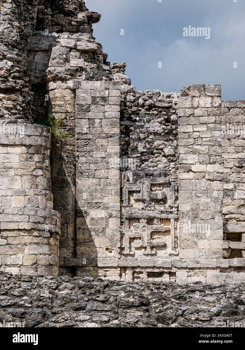 Struktur I, Detailansicht, Xpuhil Archäologische Stätte, Xpujil, Campeche State, Mexiko Stockfoto Struktur I, Detailansicht, Xpuhil Archäologische Stätte, Xpujil, Campeche State, Mexiko Stockfoto