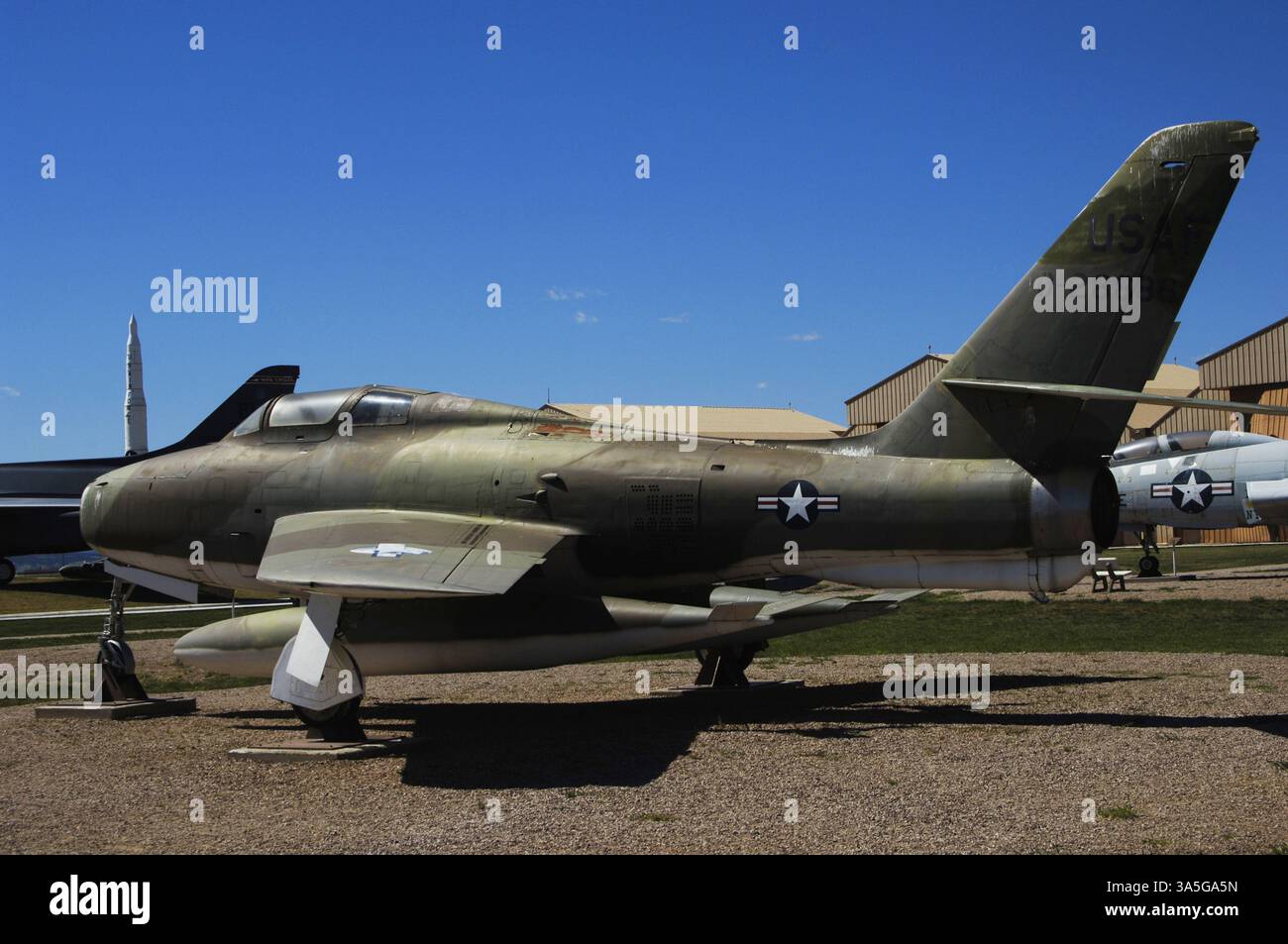 Republik F-84 F Thunderstreak. Der F-84F Prototyp wurde aus der F-84 entwickelt und flog im Juni 1950 erstmals. Die Auslieferung dieser Version begann 1954, wobei die meisten Flugzeuge an das Tactical Air Command gingen, um als Bodenstützbomber eingesetzt zu werden. South Dakota Air and Space Museum. Box Elder, South Dakota, Usa. Stockfoto