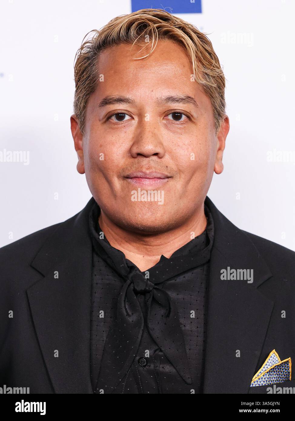 Century City, Usa. März 2025. CENTURY CITY, LOS ANGELES, KALIFORNIEN, USA - 22. MÄRZ: Rembrandt Flores kommt zum Los Angeles Dinner der Menschenrechtskampagne 2025, das am 22. März 2025 im Fairmont Century Plaza in Century City, Los Angeles, Kalifornien, USA stattfindet. (Foto: Xavier Collin/Image Press Agency) Credit: Image Press Agency/Alamy Live News Stockfoto