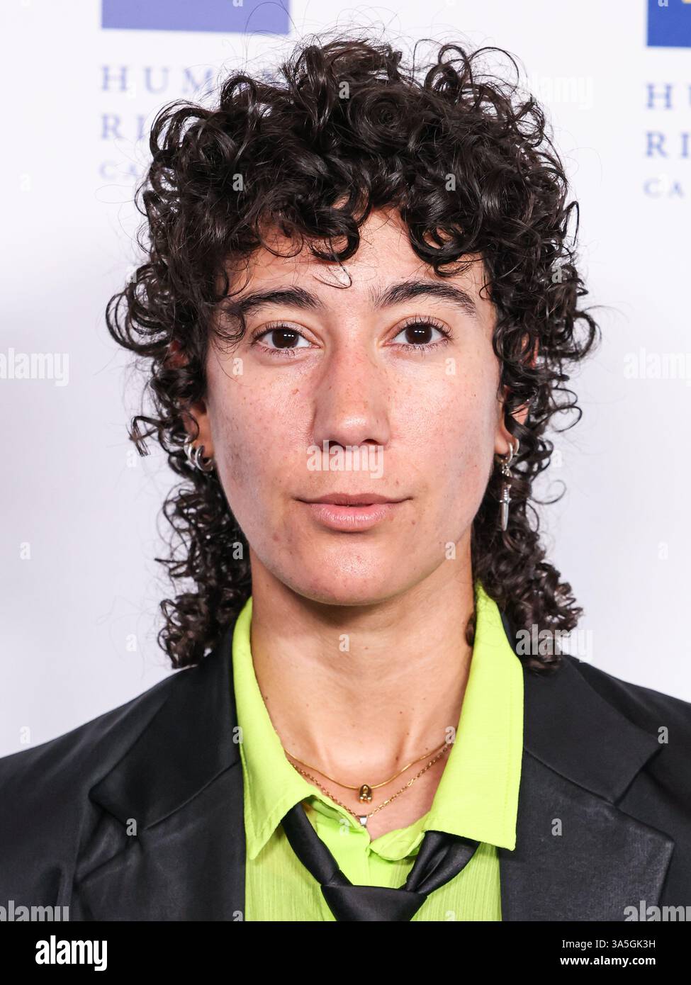 Century City, Usa. März 2025. CENTURY CITY, LOS ANGELES, KALIFORNIEN, USA - 22. MÄRZ: Vico Ortiz kommt 2025 zum Los Angeles Dinner der Menschenrechtskampagne, das am 22. März 2025 im Fairmont Century Plaza in Century City, Los Angeles, Kalifornien, USA stattfindet. (Foto: Xavier Collin/Image Press Agency) Credit: Image Press Agency/Alamy Live News Stockfoto