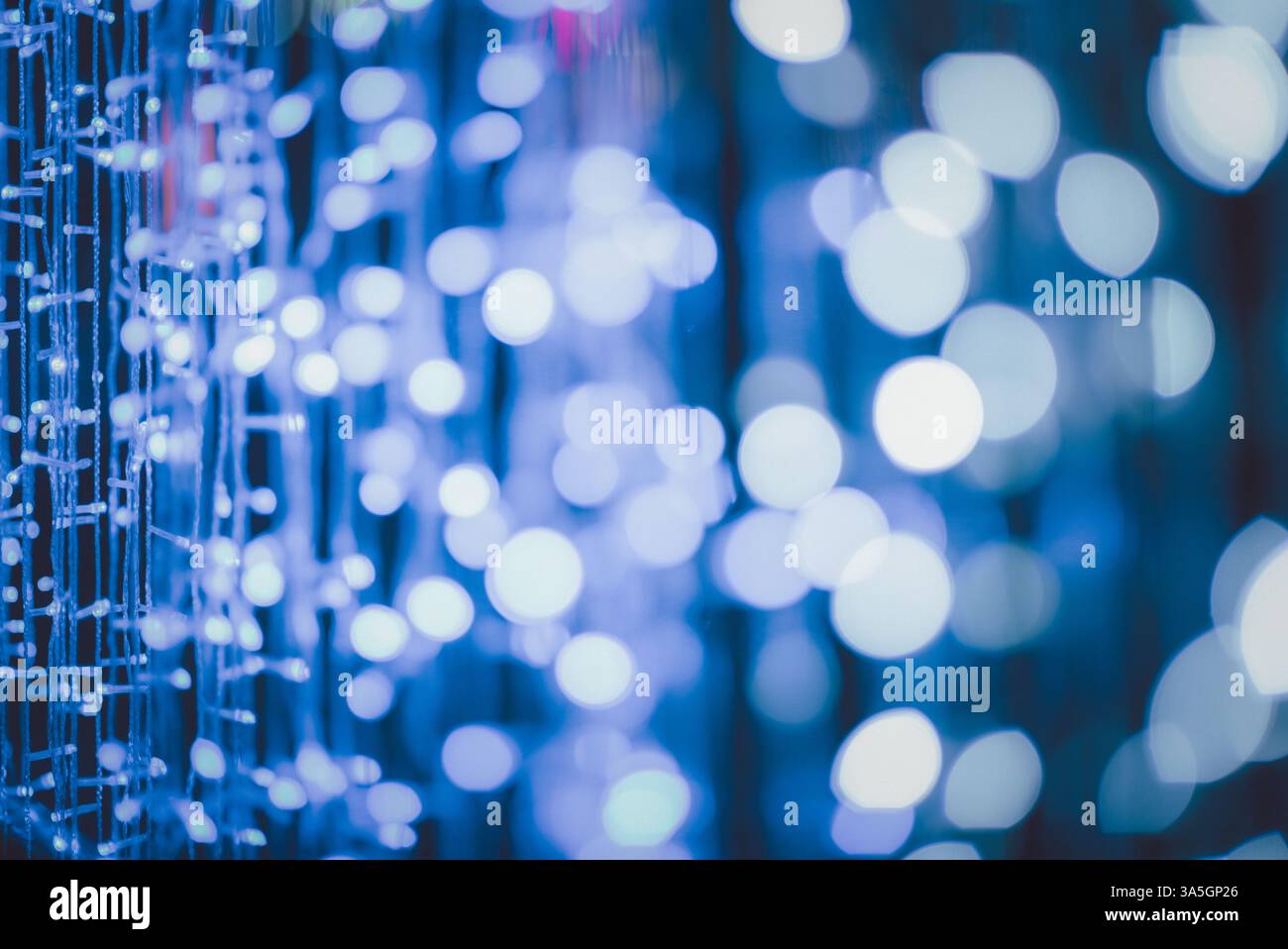 Bunter Bokeh Lights Abstrakter Hintergrund. Bokeh-Hintergrund mit hellen Lichtern. Festliche Overlay-Textur für die Fotobearbeitung, verschwommenes helles kreisförmiges Sha Stockfoto