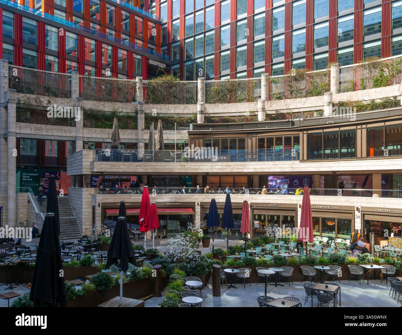 Cafés und Restaurants in Broadgate Circle, London, England, Großbritannien Stockfoto